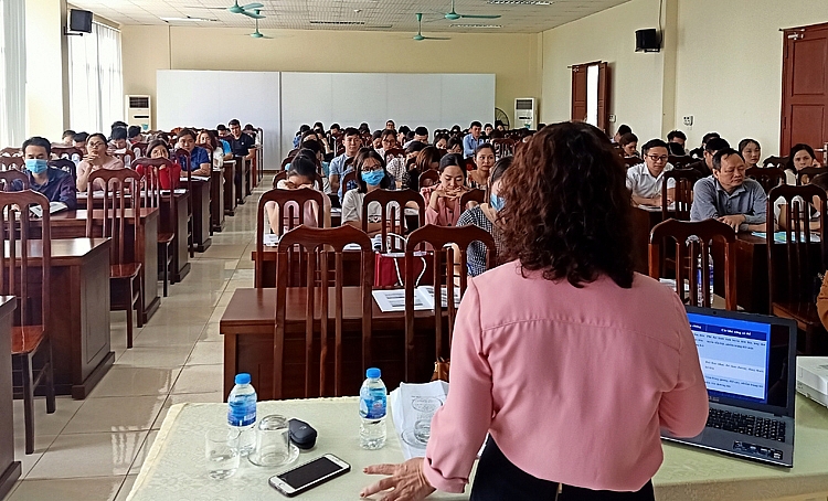 Tập huấn nâng cao năng lực cho cán bộ y tế thực hiện khám chữa bệnh cho NCT.