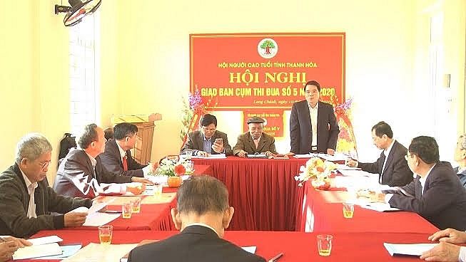 Ông Lữ Đức Chung, Phó Chủ tịch UBND huyện Lang Chánh phát biểu tại Hội nghị