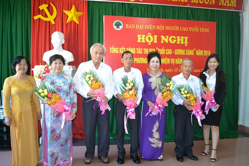 Học và làm theo Bác