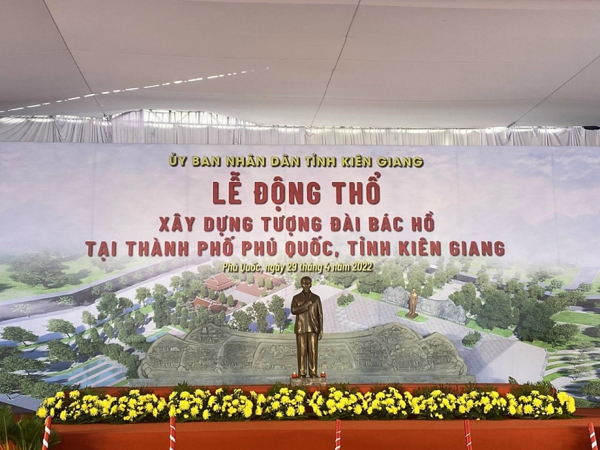 Khởi công xây dựng tượng đài Bác Hồ