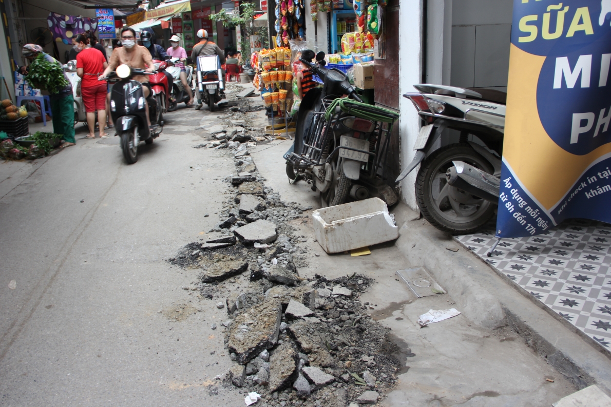 Ảnh – Nam Từ Liêm (Hà Nội): Đường phố Mễ Trì nham nhở, ngổn ngang vì Dự án cải tạo đường ống nước sạch