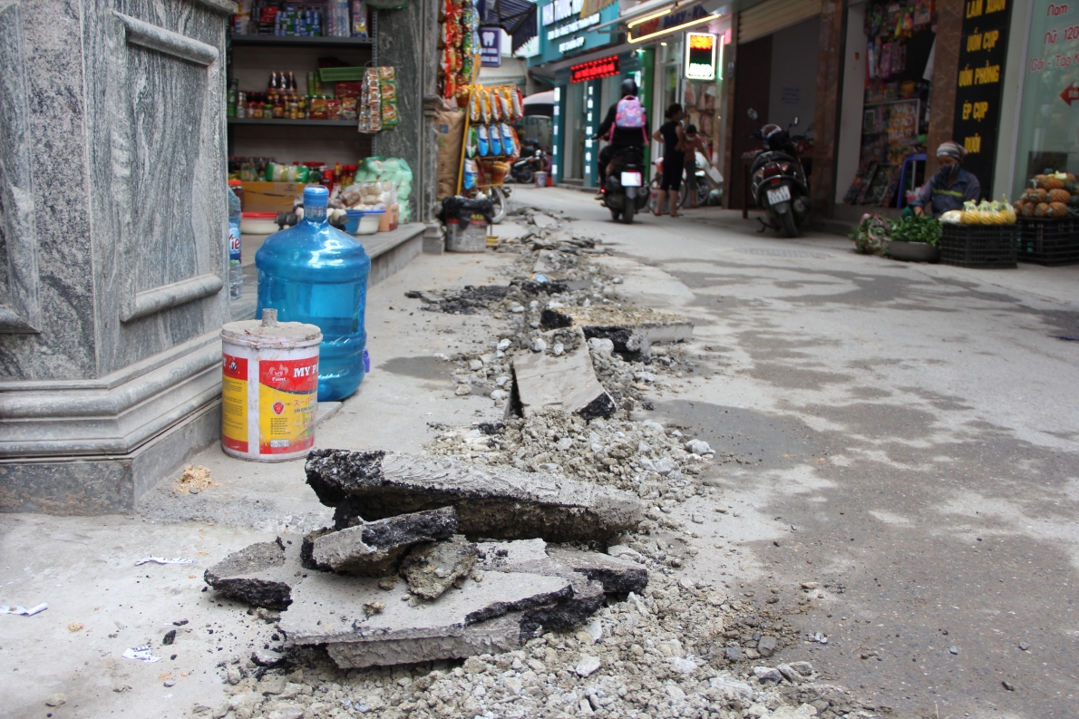 Ảnh – Nam Từ Liêm (Hà Nội): Đường phố Mễ Trì nham nhở, ngổn ngang vì Dự án cải tạo đường ống nước sạch