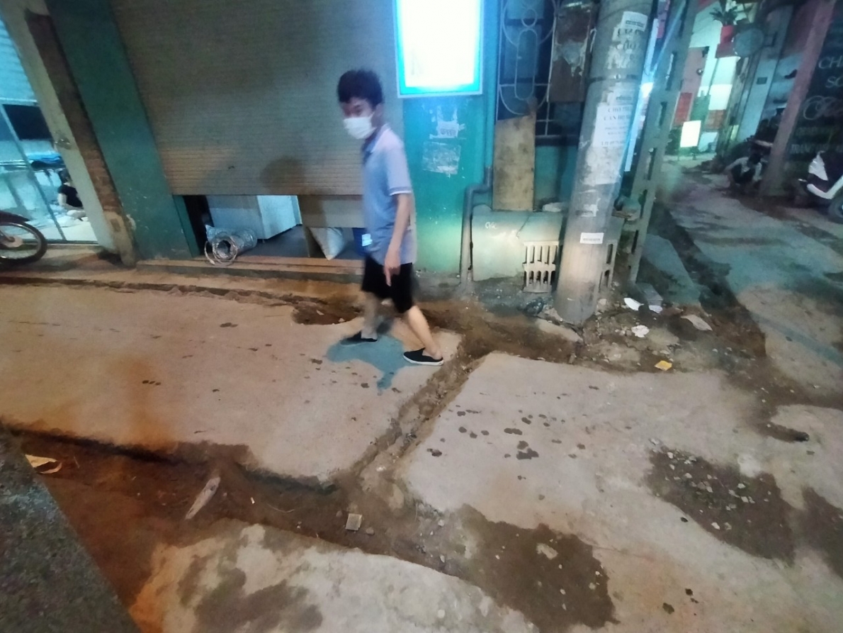 Ảnh – Nam Từ Liêm (Hà Nội): Đường phố Mễ Trì nham nhở, ngổn ngang vì Dự án cải tạo đường ống nước sạch