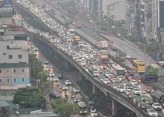 Tắc nghẽn cửa ngõ Thủ đô, đường vành đai 3 tê liệt: “Đánh vật” đường về quê