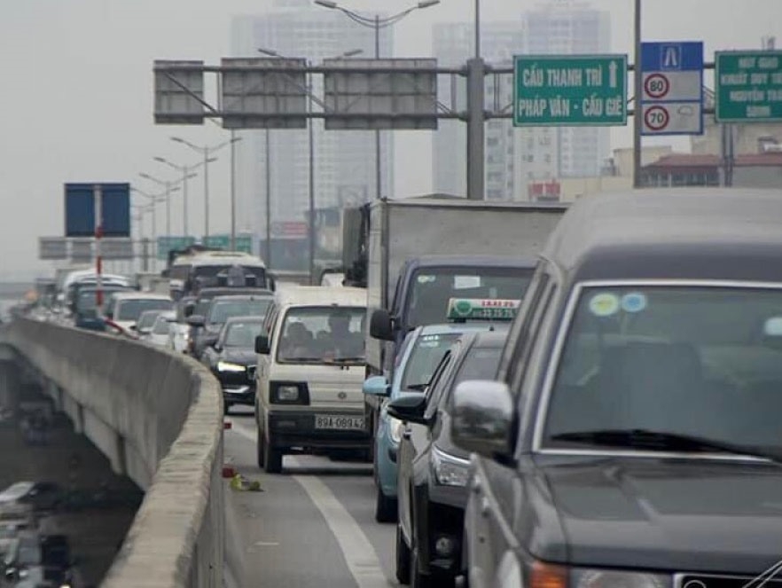 Tắc nghẽn cửa ngõ Thủ đô, đường vành đai 3 tê liệt: “Đánh vật” đường về quê