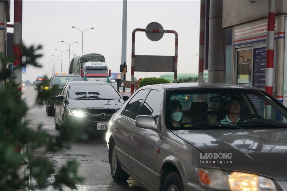 Tắc nghẽn cửa ngõ Thủ đô, đường vành đai 3 tê liệt: “Đánh vật” đường về quê