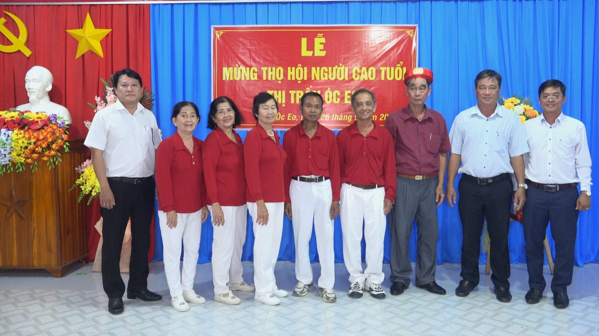 Óc Eo diễn ra các hoạt động mừng ngày Quốc tế NCT 1/10