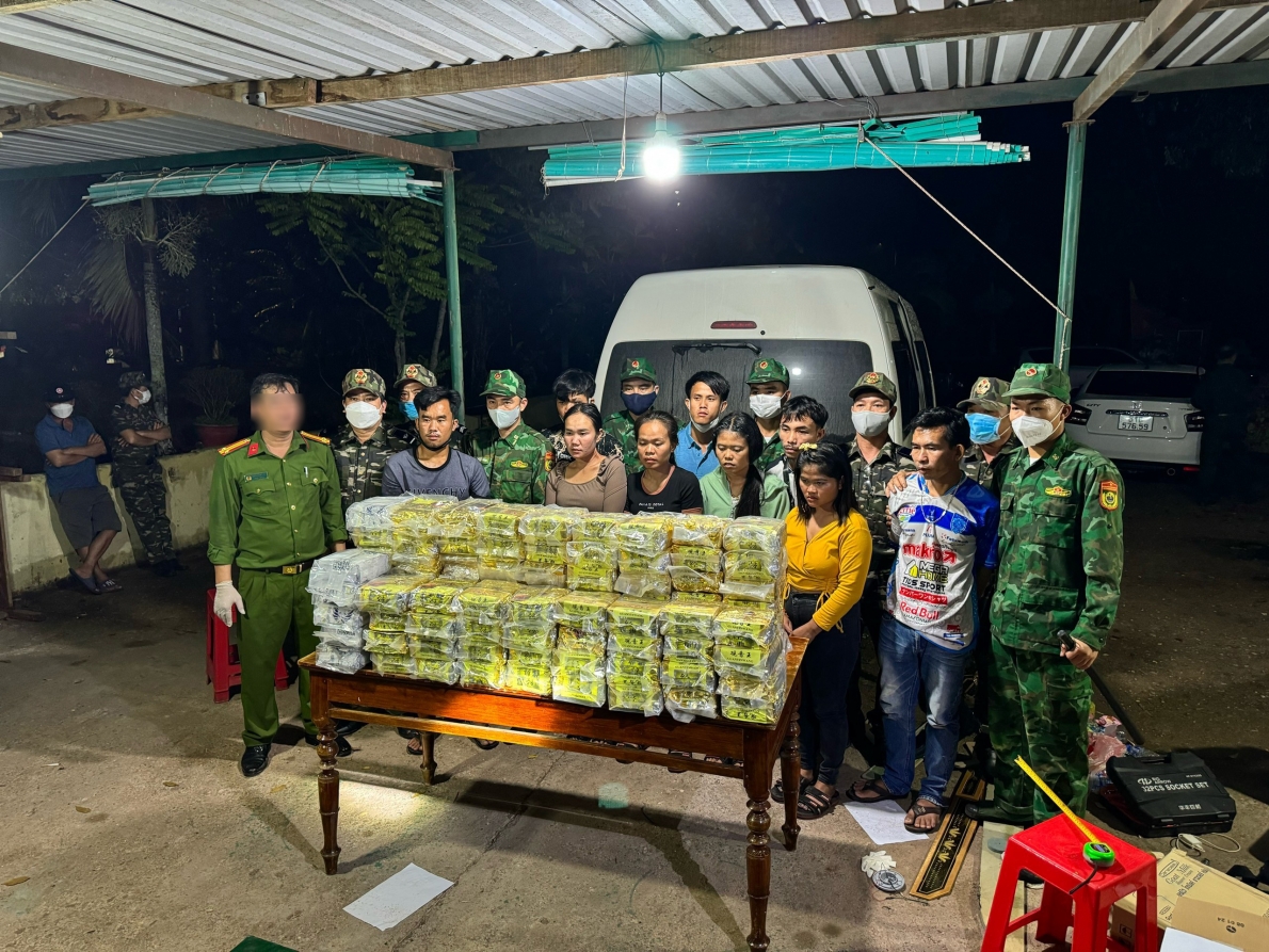 Cục Hải quan tỉnh Quảng Trị phối hợp bắt 9 đối tượng, thu giữ 100kg ma túy tổng hợp