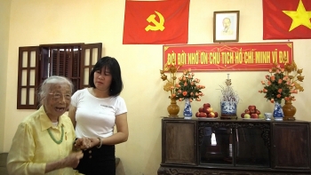 KÝ ỨC NGƯỜI NỮ ĐẢNG VIÊN VINH DỰ ĐƯỢC GẶP BÁC
