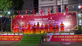 CLB tự chăm sóc sức khỏe Tổ dân phố Ngang biểu diễn chào mừng sự kiện A80