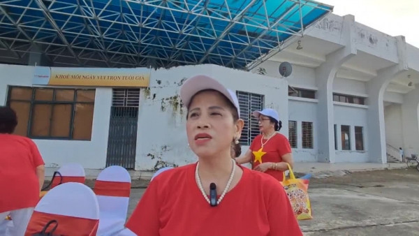 Bà Phạm Thanh Hường, 65 tuổi, Chủ nhiệm CLB tự chăm sóc sức khỏe phường Đông Ngạc, TP Hà Nội