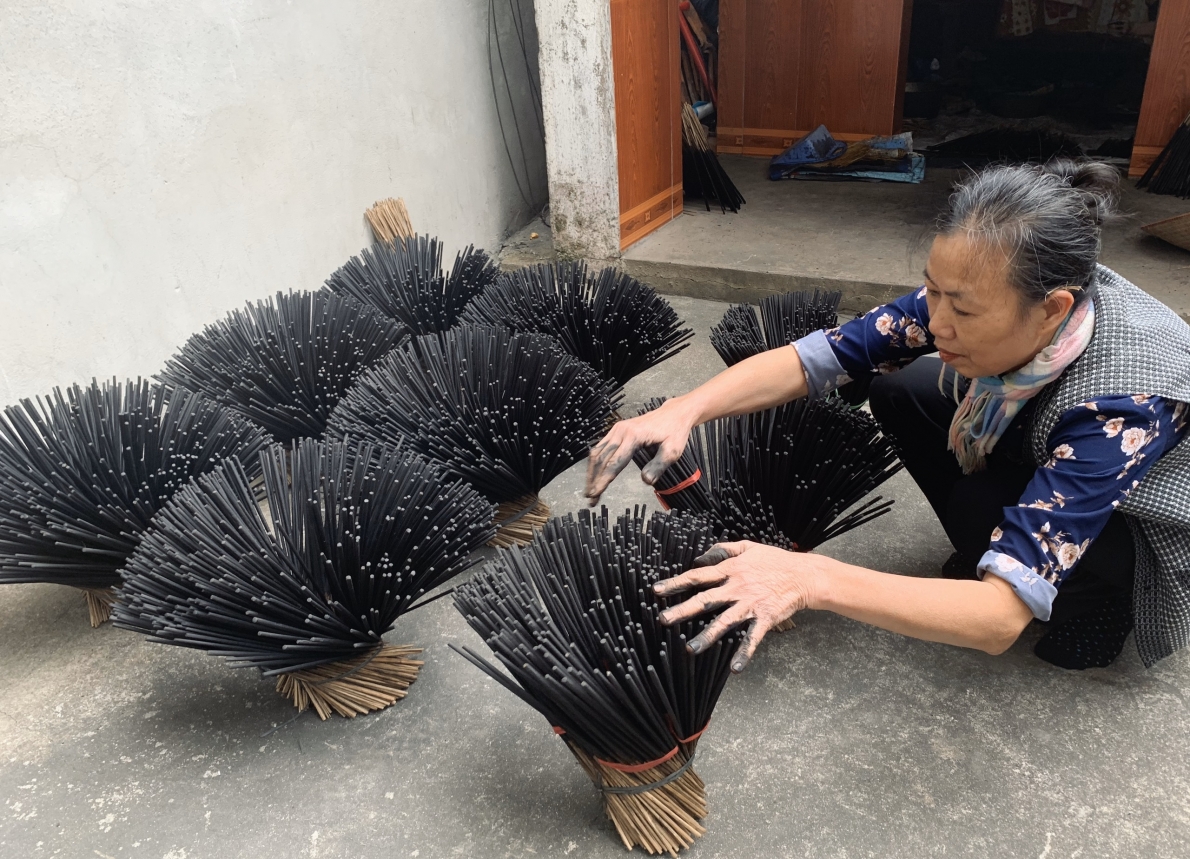 Làng hương Quảng Phú Cầu