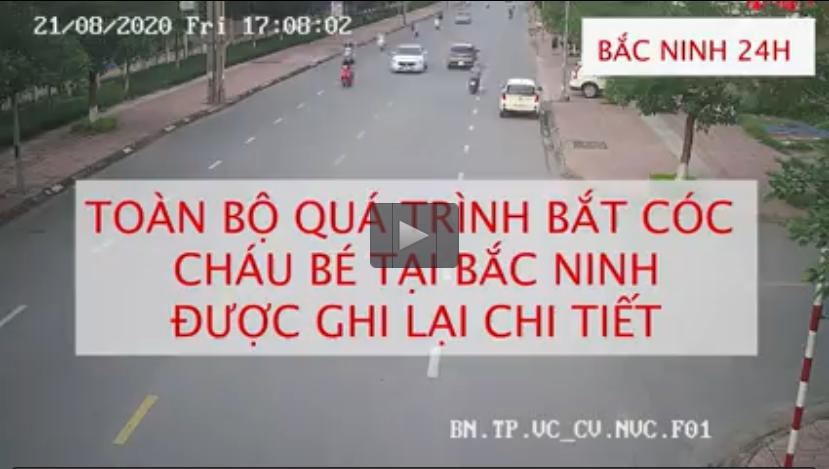 Clip quá trình bắt cóc bé trai 2 tuổi ở công viên của nghi phạm