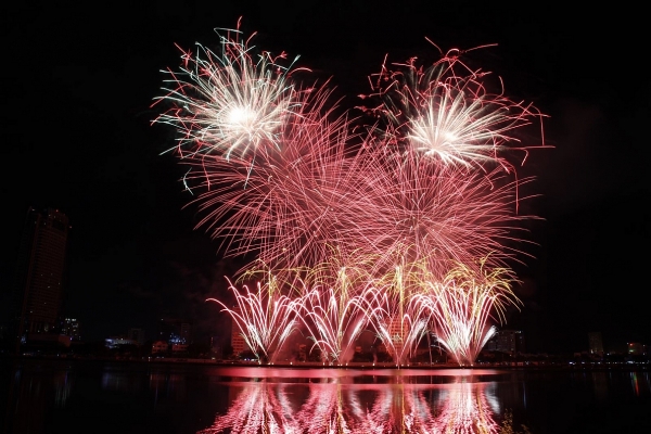Đà Nẵng mùa pháo hoa: Ăn gì? Chơi gì? Ở đâu?